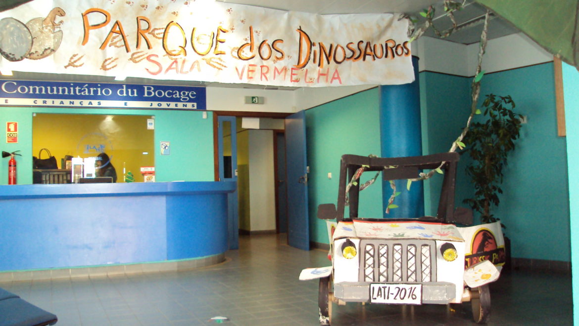 Dinossauros invadem a Área de Crianças da LATI