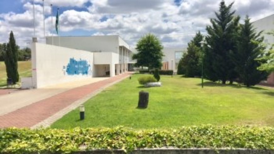 Alunas da FEPSET recolhem donativos para a LATI