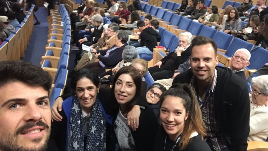 Atividade intergeracional – Jovens e idosos vão ao teatro