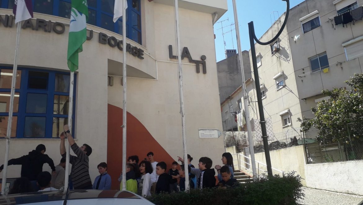 Hasteada a Bandeira Verde do Programa Eco escolas na Lati