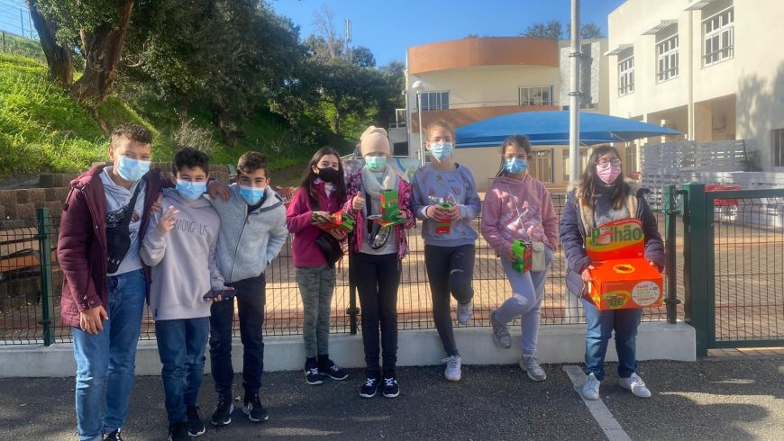 Área de Jovens distribui pilhões na LATI