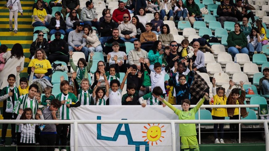Vitória Futebol Clube recebe crianças e jovens da LATI